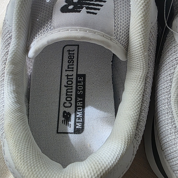 New Balance 311 V2 White Running Shoes W/irridecent logo BRAND NEW NWT UNWORN - Picture 6 of 10